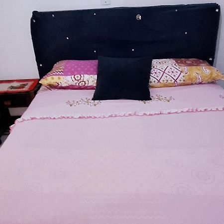 KITNET 01 em TORRES-RS - MELHOR CUSTO BENEFICIO na mais bela praia Gaúcha - cozinha - banheiro - ar condicionado - Smart TV 32' Android Apps Youtube - Netflix - Prime Vídeo e Wi-Fi - Estacionamento - Acomoda até 4 pessoas - Anfitriã Superhost no BnB Torres Exterior foto