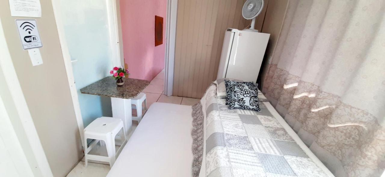 KITNET 01 em TORRES-RS - MELHOR CUSTO BENEFICIO na mais bela praia Gaúcha - cozinha - banheiro - ar condicionado - Smart TV 32' Android Apps Youtube - Netflix - Prime Vídeo e Wi-Fi - Estacionamento - Acomoda até 4 pessoas - Anfitriã Superhost no BnB Torres Exterior foto