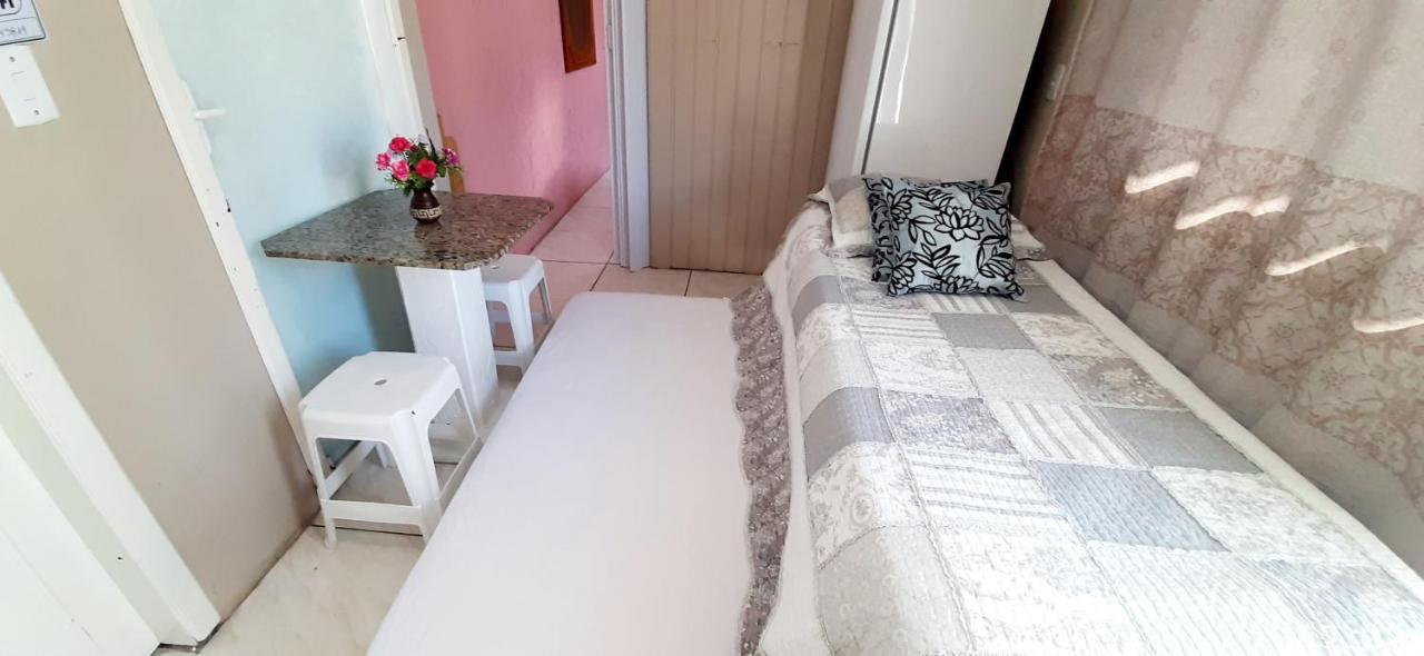 KITNET 01 em TORRES-RS - MELHOR CUSTO BENEFICIO na mais bela praia Gaúcha - cozinha - banheiro - ar condicionado - Smart TV 32' Android Apps Youtube - Netflix - Prime Vídeo e Wi-Fi - Estacionamento - Acomoda até 4 pessoas - Anfitriã Superhost no BnB Torres Exterior foto