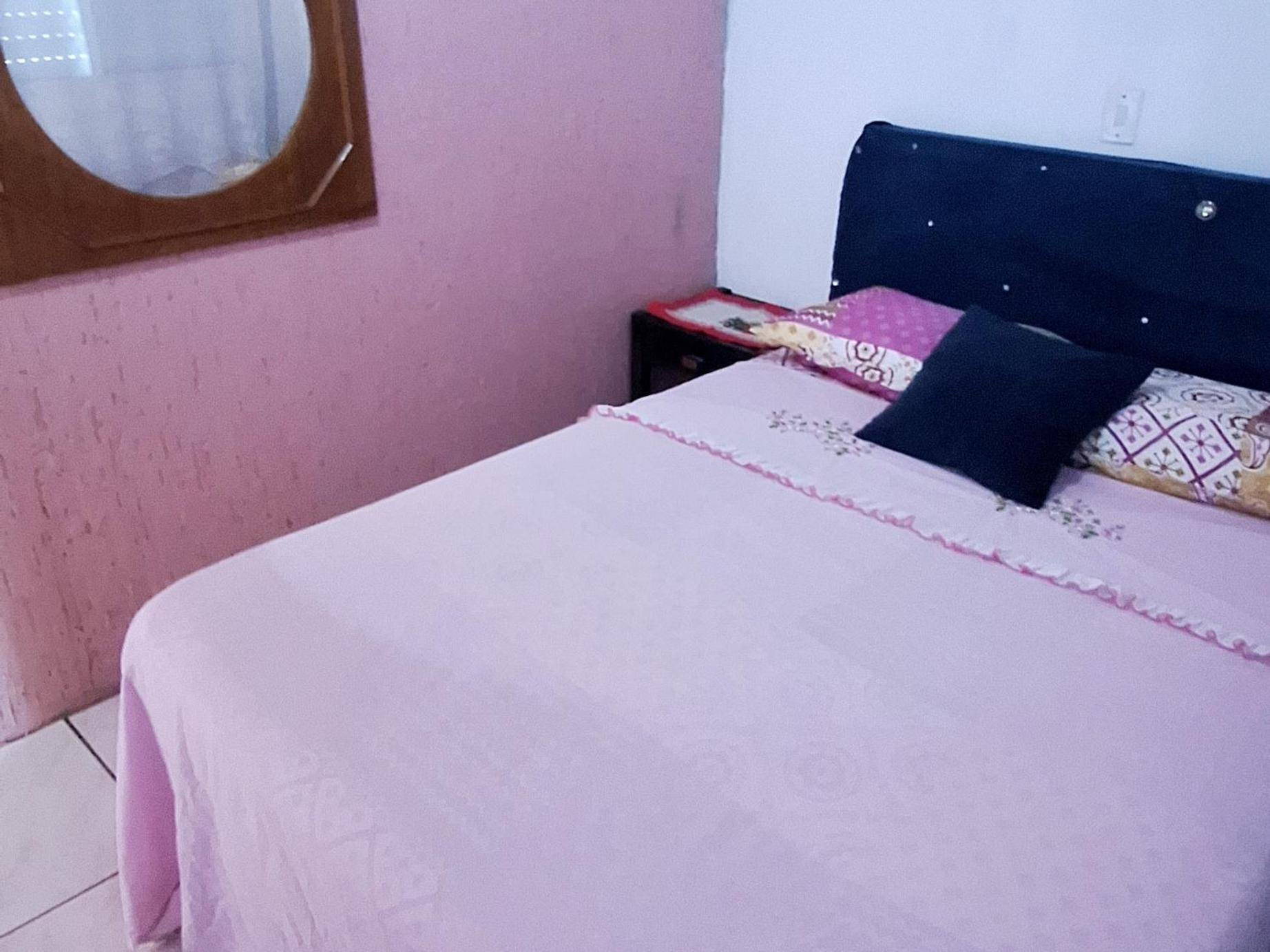 KITNET 01 em TORRES-RS - MELHOR CUSTO BENEFICIO na mais bela praia Gaúcha - cozinha - banheiro - ar condicionado - Smart TV 32' Android Apps Youtube - Netflix - Prime Vídeo e Wi-Fi - Estacionamento - Acomoda até 4 pessoas - Anfitriã Superhost no BnB Torres Exterior foto
