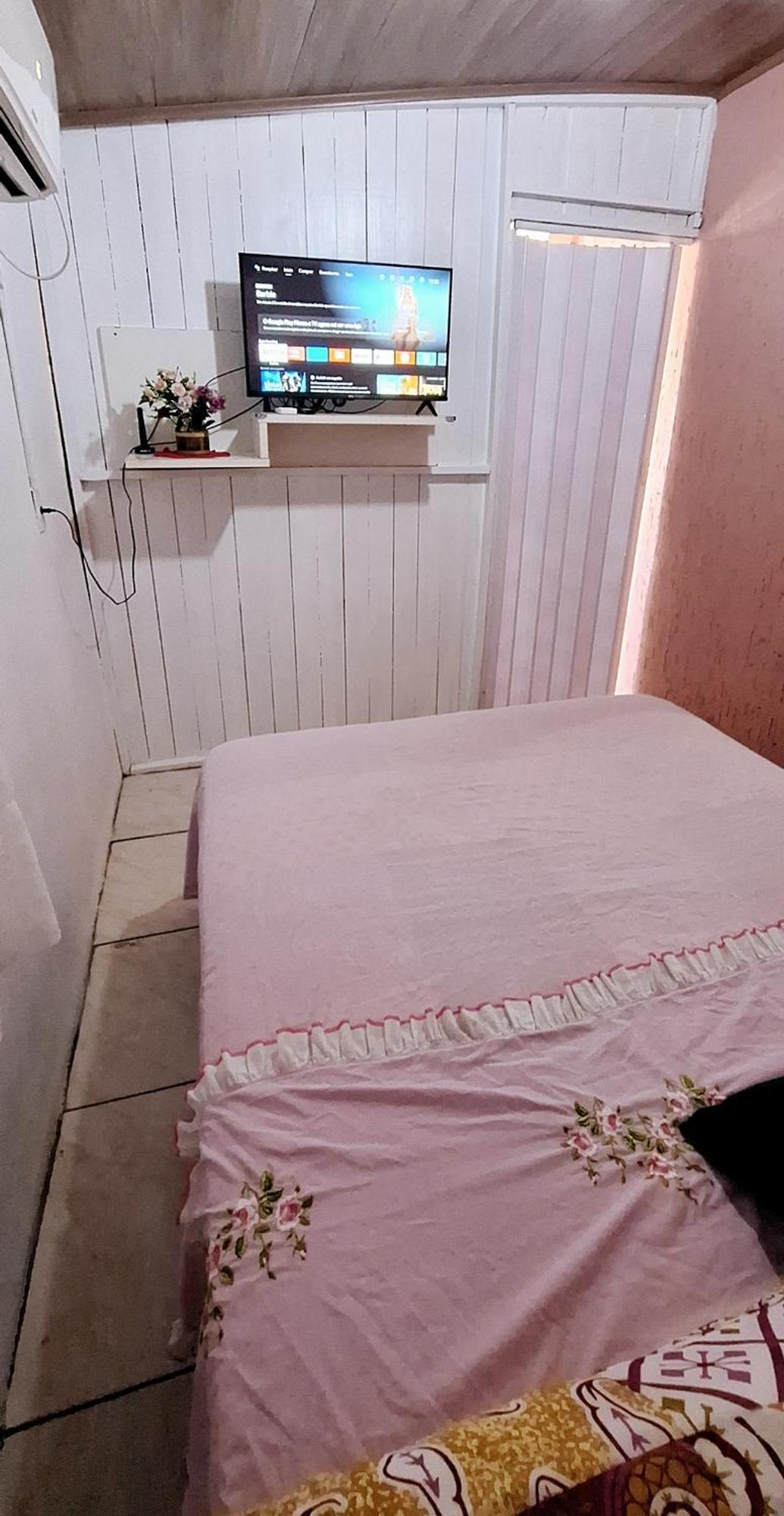 KITNET 01 em TORRES-RS - MELHOR CUSTO BENEFICIO na mais bela praia Gaúcha - cozinha - banheiro - ar condicionado - Smart TV 32' Android Apps Youtube - Netflix - Prime Vídeo e Wi-Fi - Estacionamento - Acomoda até 4 pessoas - Anfitriã Superhost no BnB Torres Exterior foto