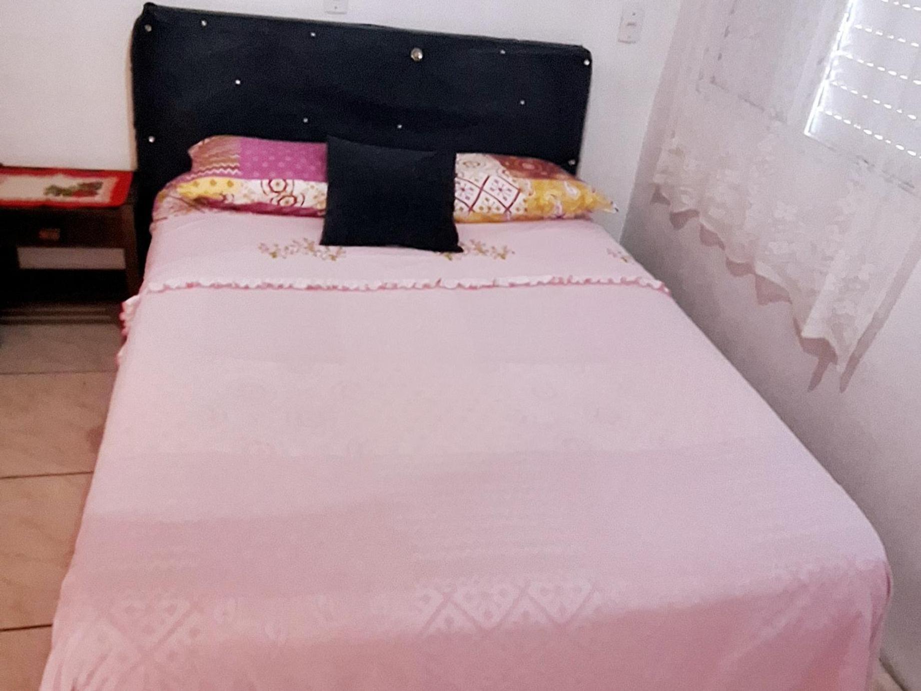 KITNET 01 em TORRES-RS - MELHOR CUSTO BENEFICIO na mais bela praia Gaúcha - cozinha - banheiro - ar condicionado - Smart TV 32' Android Apps Youtube - Netflix - Prime Vídeo e Wi-Fi - Estacionamento - Acomoda até 4 pessoas - Anfitriã Superhost no BnB Torres Exterior foto